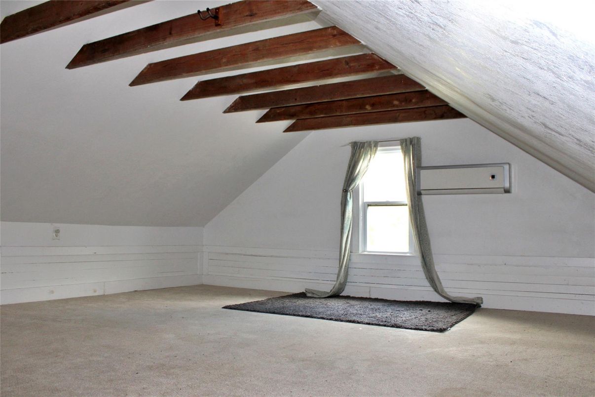 Empty room, Interior, Wooden Beams