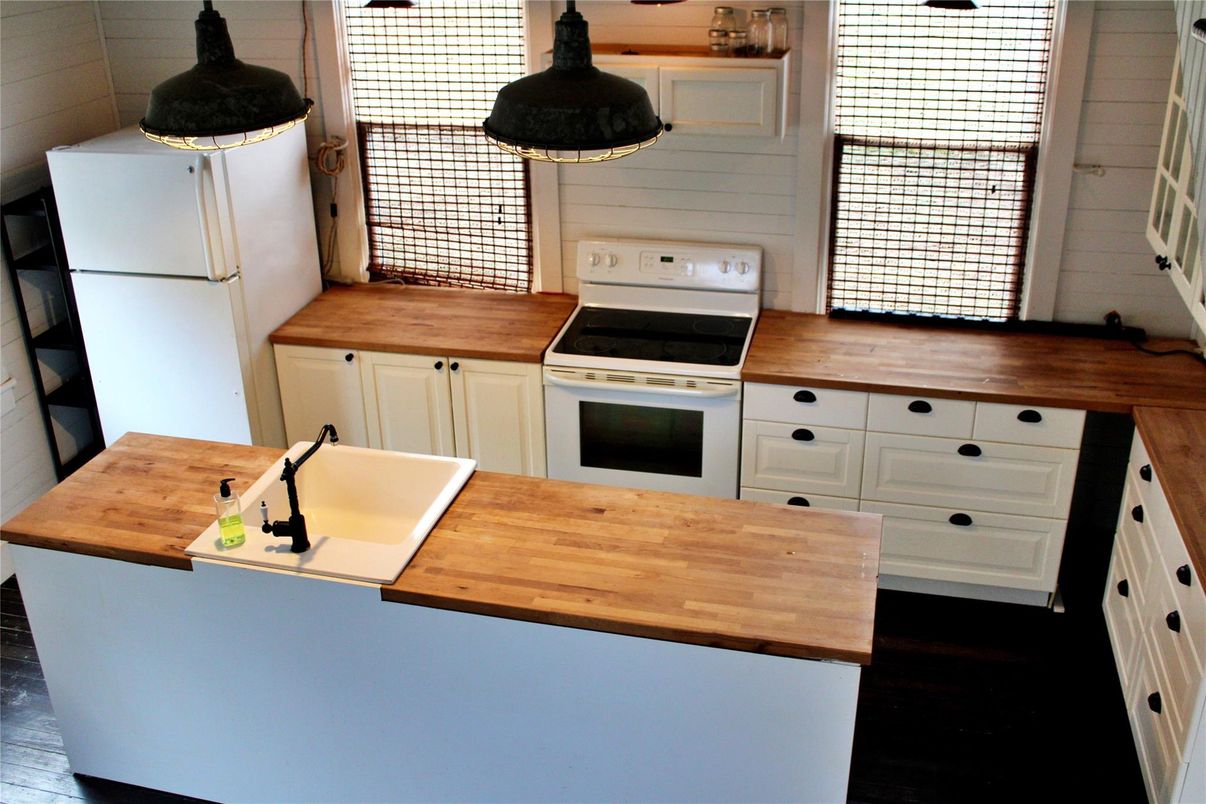 Interior, Kitchen, Pendant Lights, Wood Texture Flooring