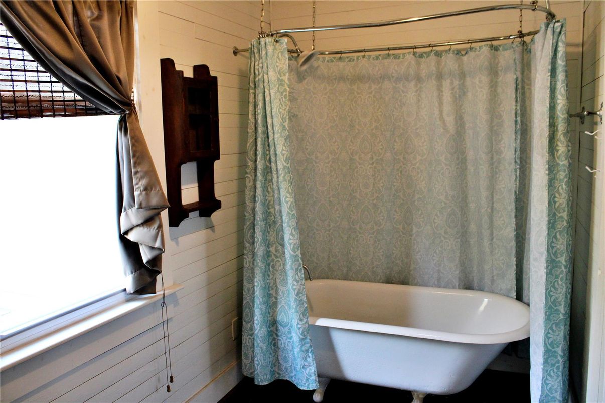 Bathroom, Free Standing Baths, Interior