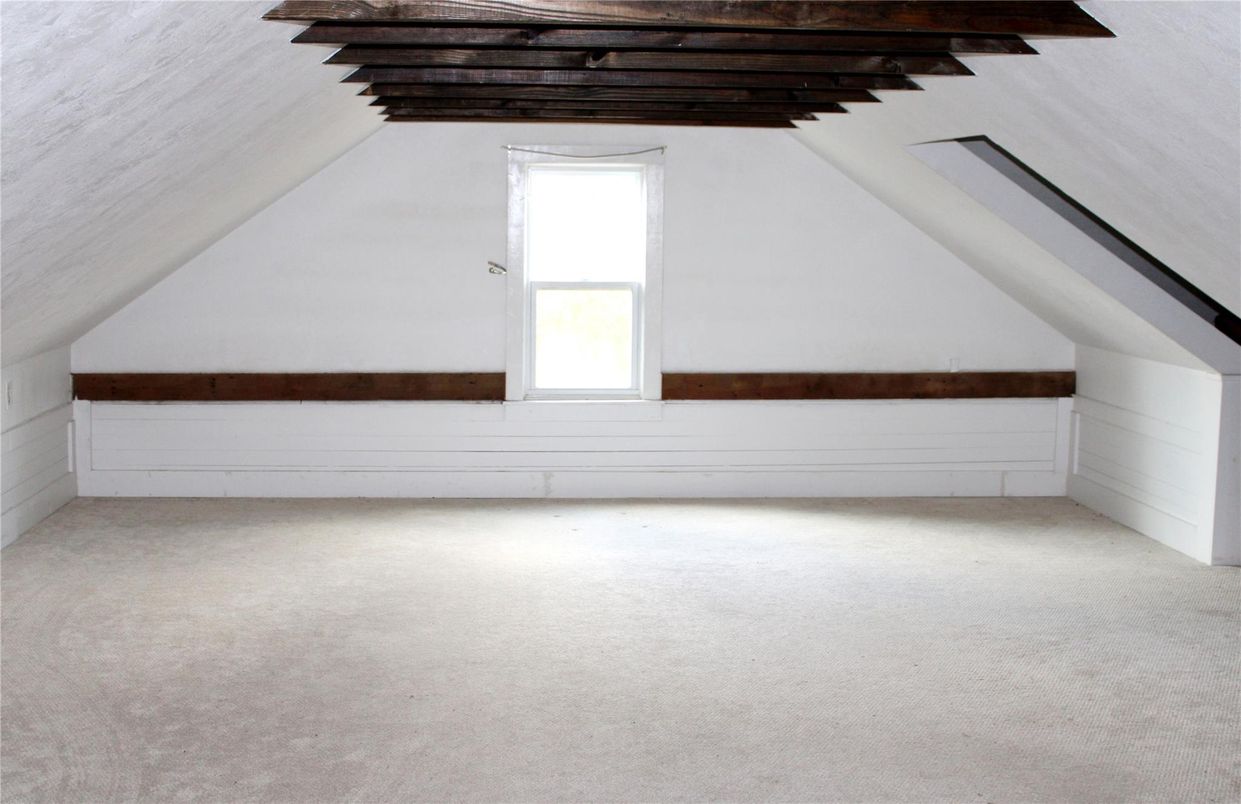 Empty room, Interior, Wooden Beams