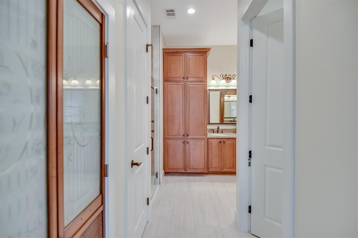 Bathroom, Interior, Recessed Lighting