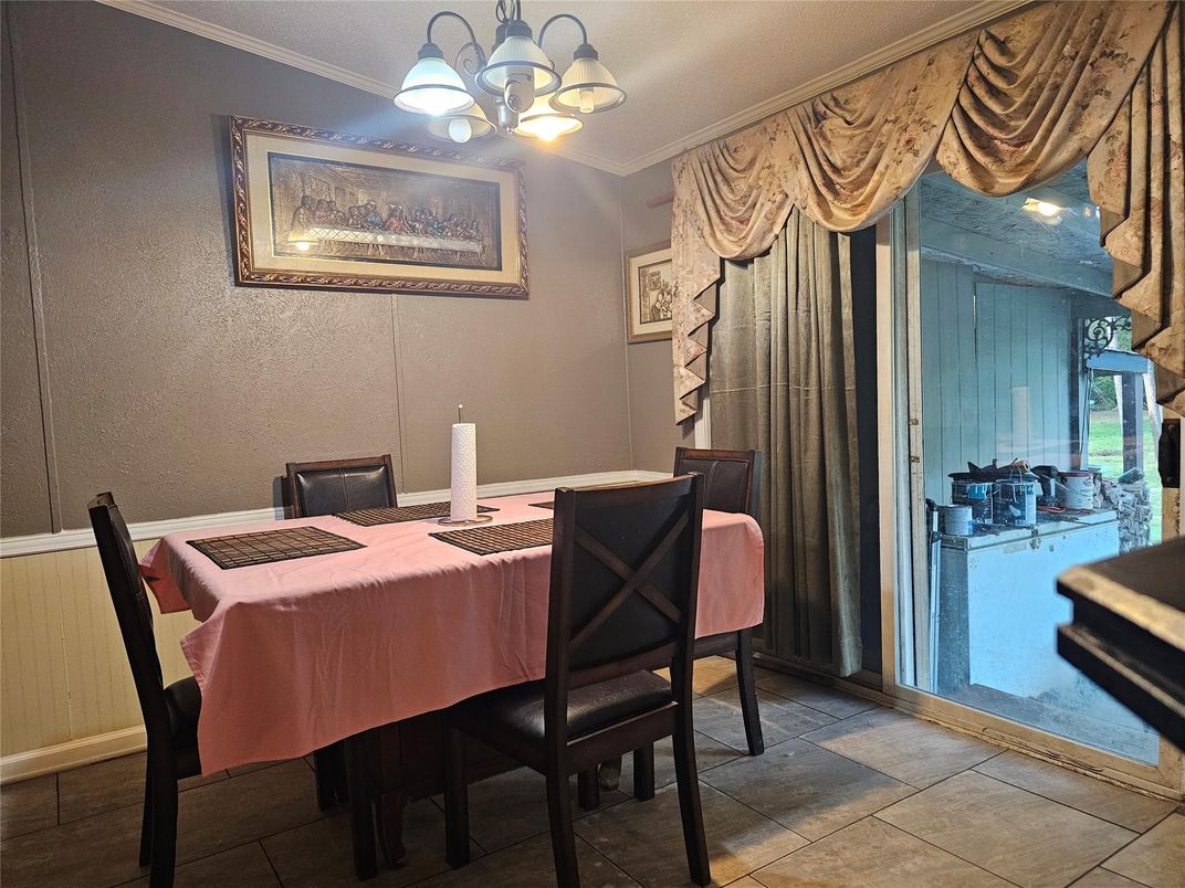 Chandelier, Dining room, Interior