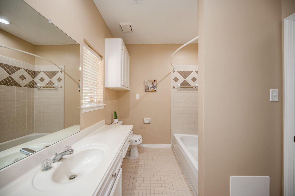 Bathroom, Interior, Recessed Lighting