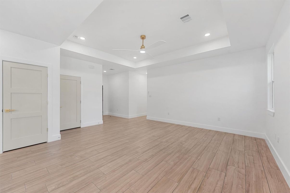 Empty room, Interior, Recessed Lighting, Wood Texture Flooring