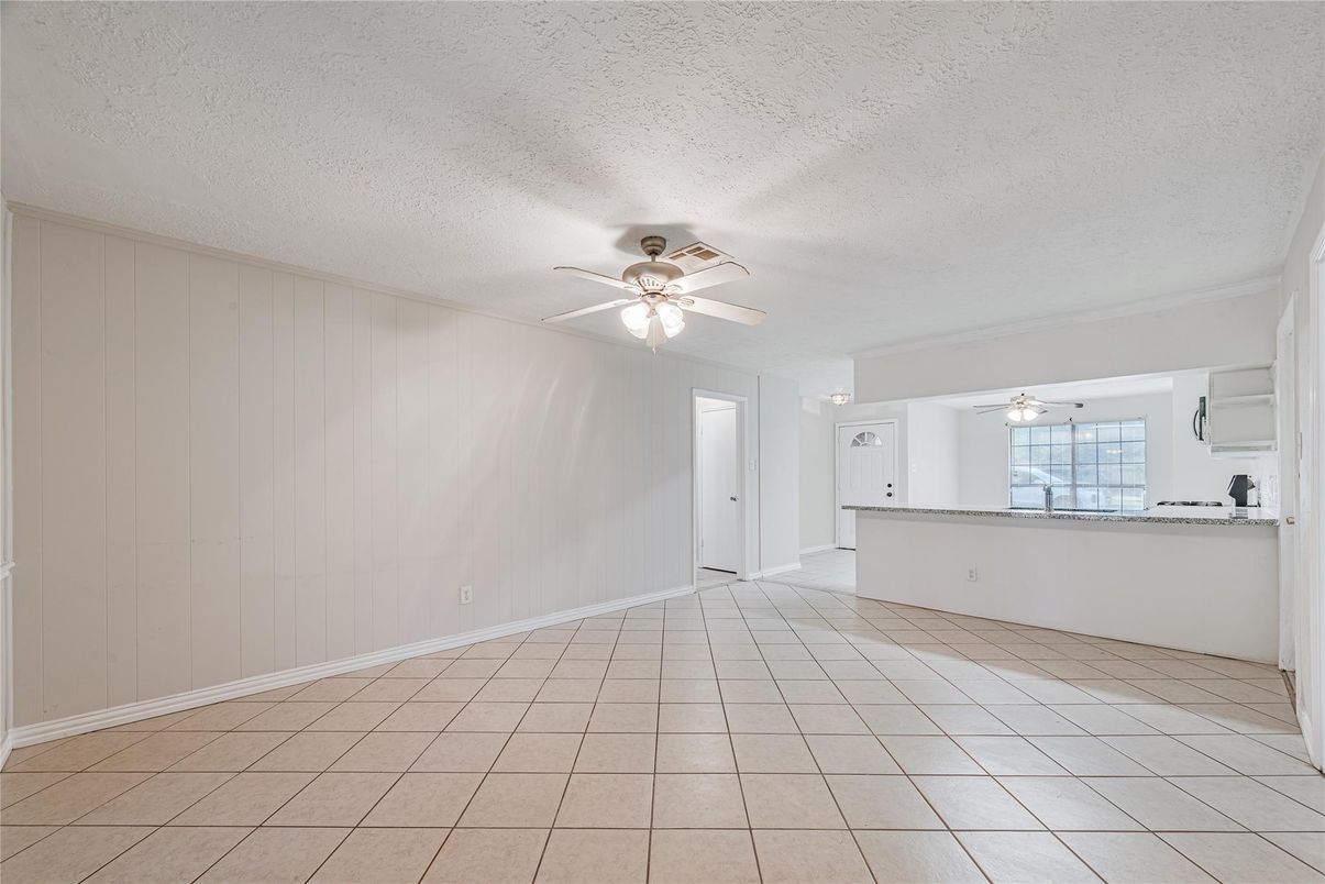 Empty room, Interior