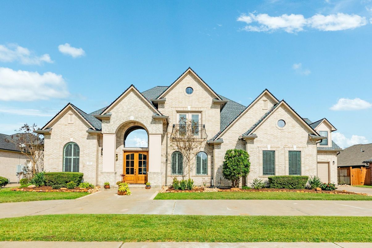 Exterior, Facade, French Provincial