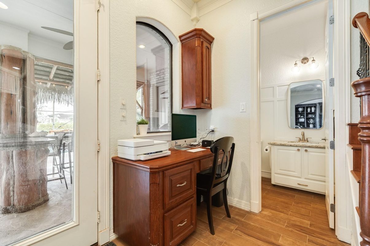 Home Office, Interior, Recessed Lighting, Wood Texture Flooring