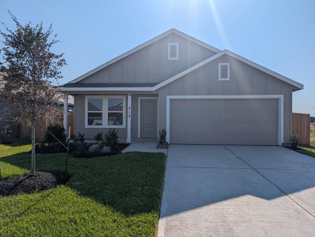 Attached, Exterior, Facade, American Craftsman