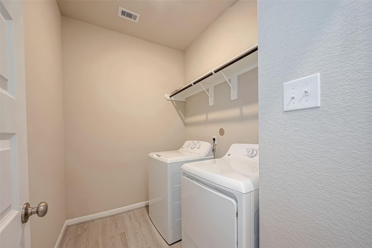 Interior, Washer, Wood Texture Flooring