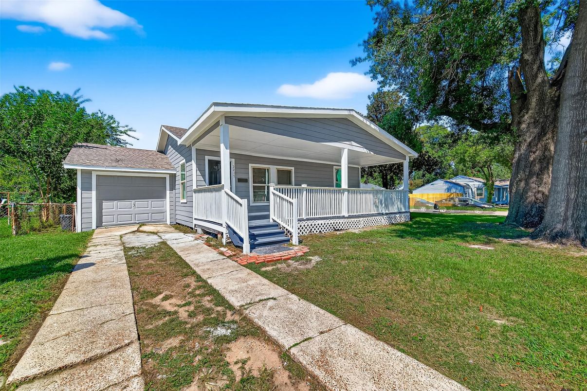 Backyard, Detached Garage, Exterior