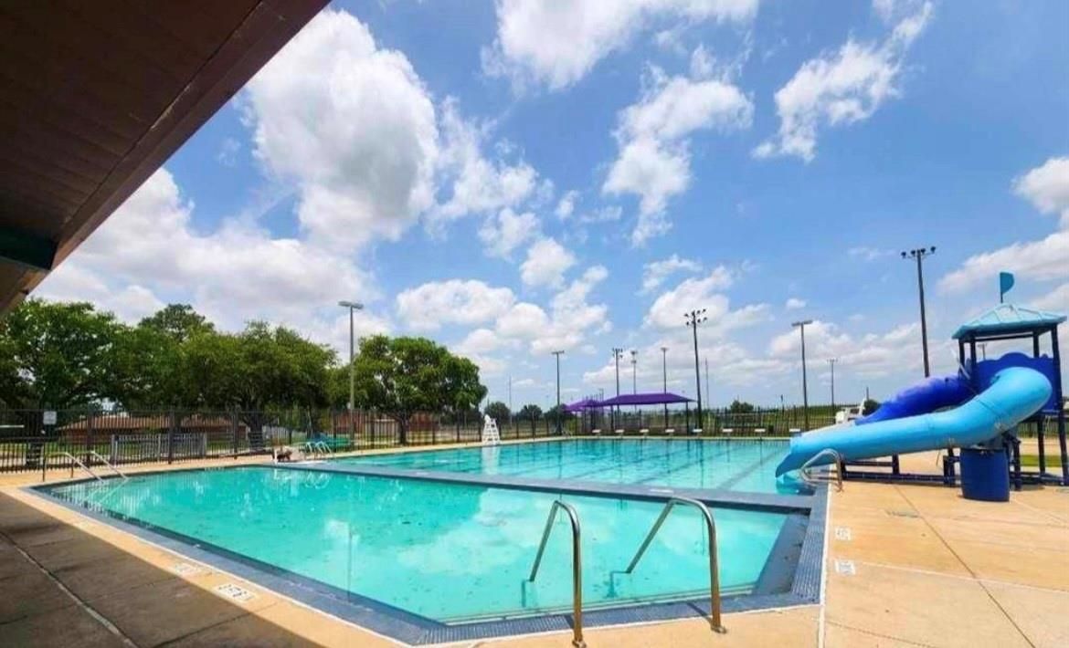 Exterior, Playground, Pool