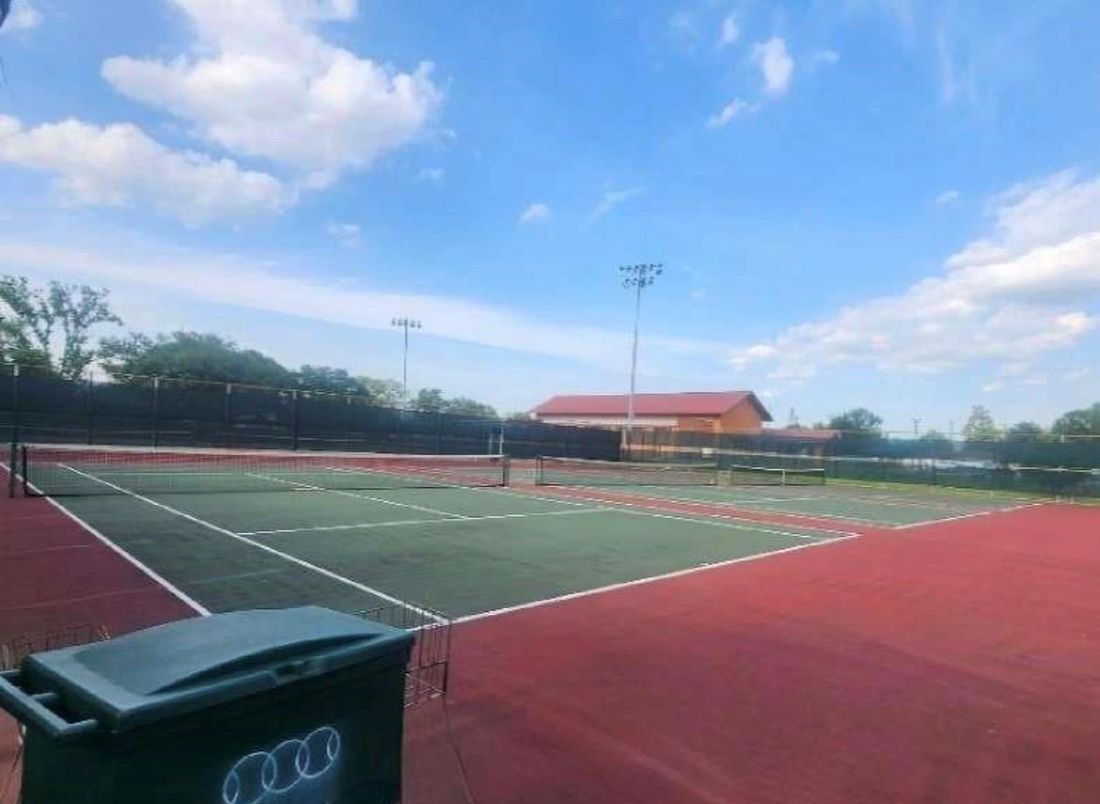 Exterior, Tennis Courts