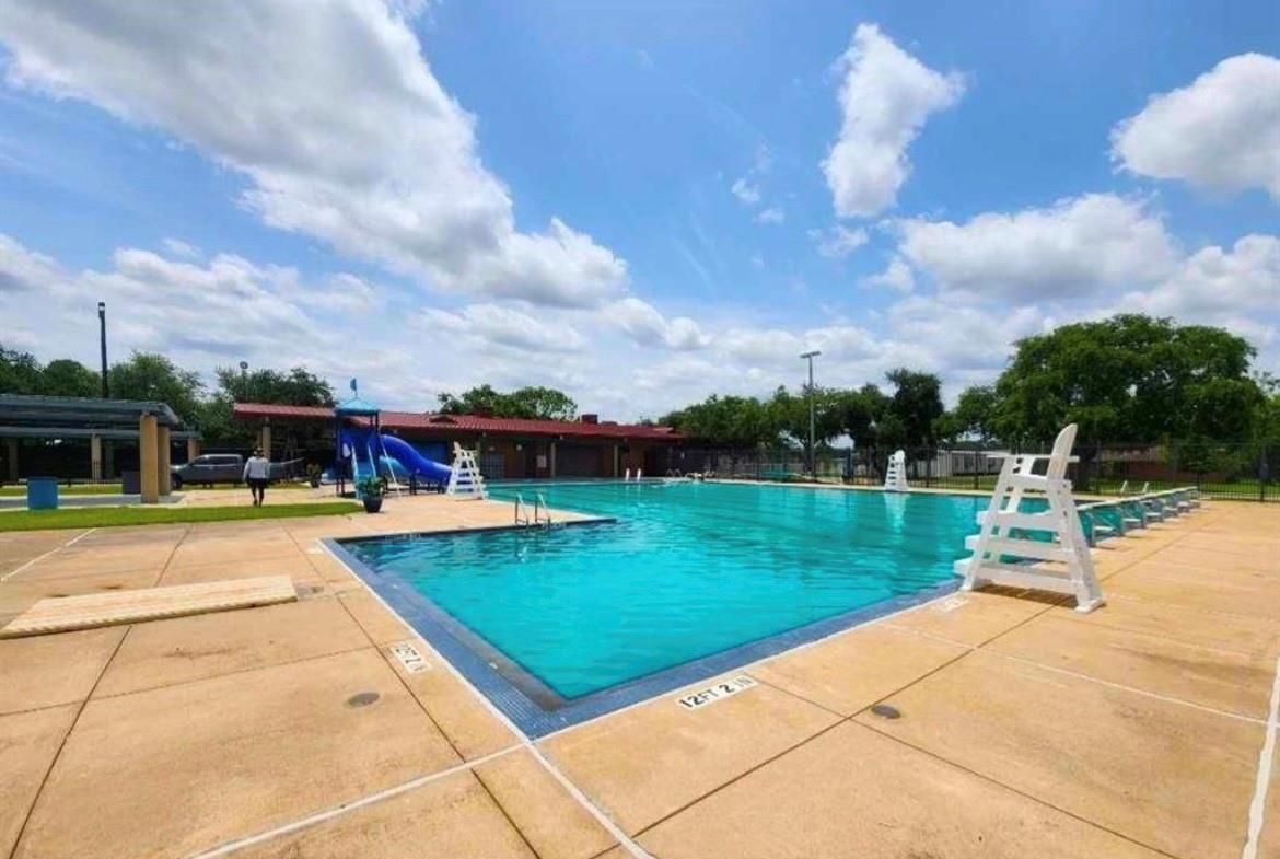 Exterior, Playground, Pool