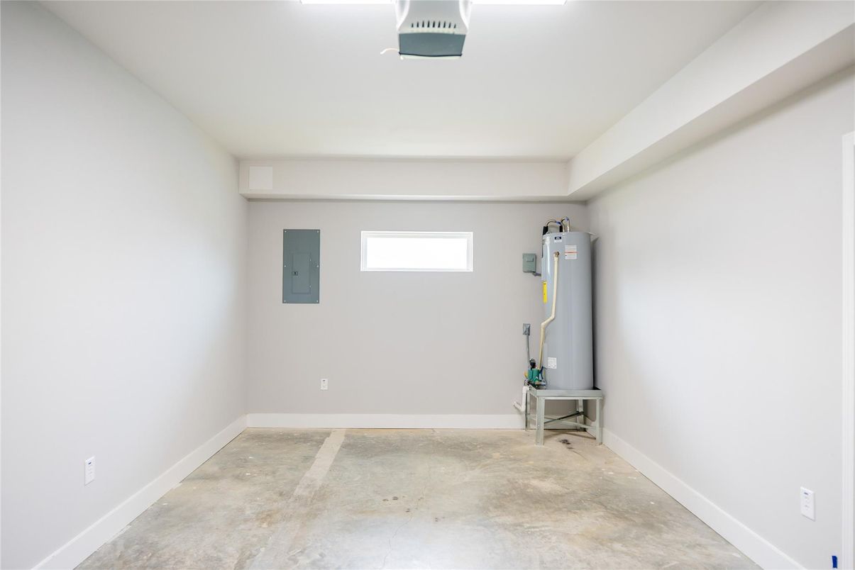 Empty room, Interior