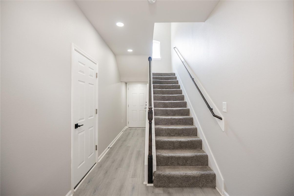 Interior, Recessed Lighting, Wood Texture Flooring