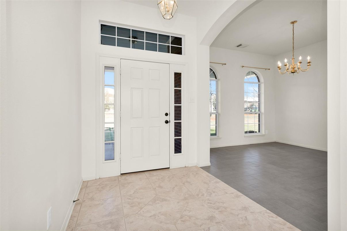 Chandelier, Empty room, Interior, Pendant Lights