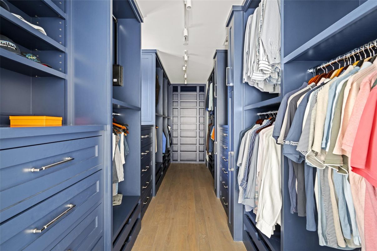Interior, Walk-in Closets, Wood Texture Flooring
