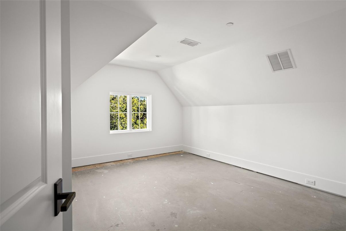 Empty room, Interior