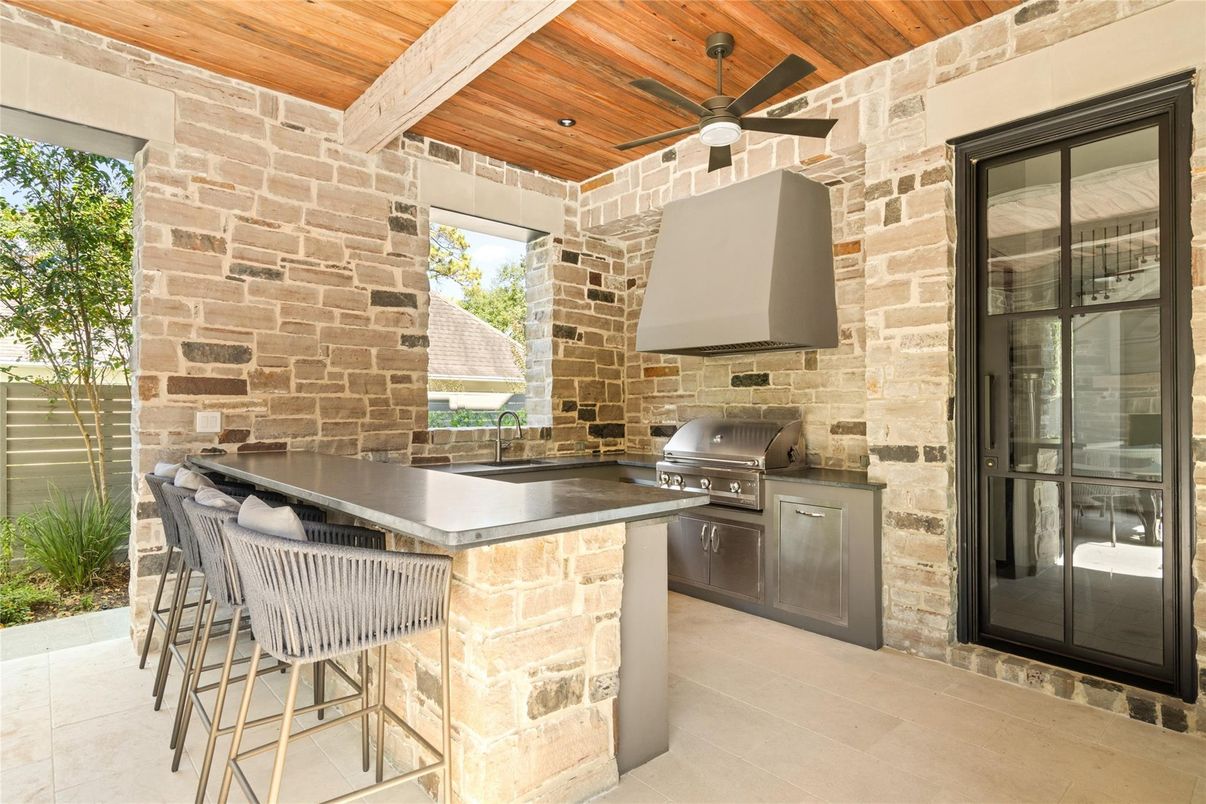 Exterior, Outdoor Kitchen