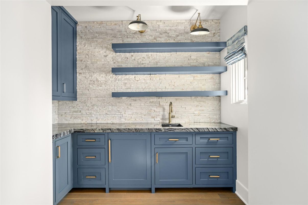 Interior, Pendant Lights, Wood Texture Flooring