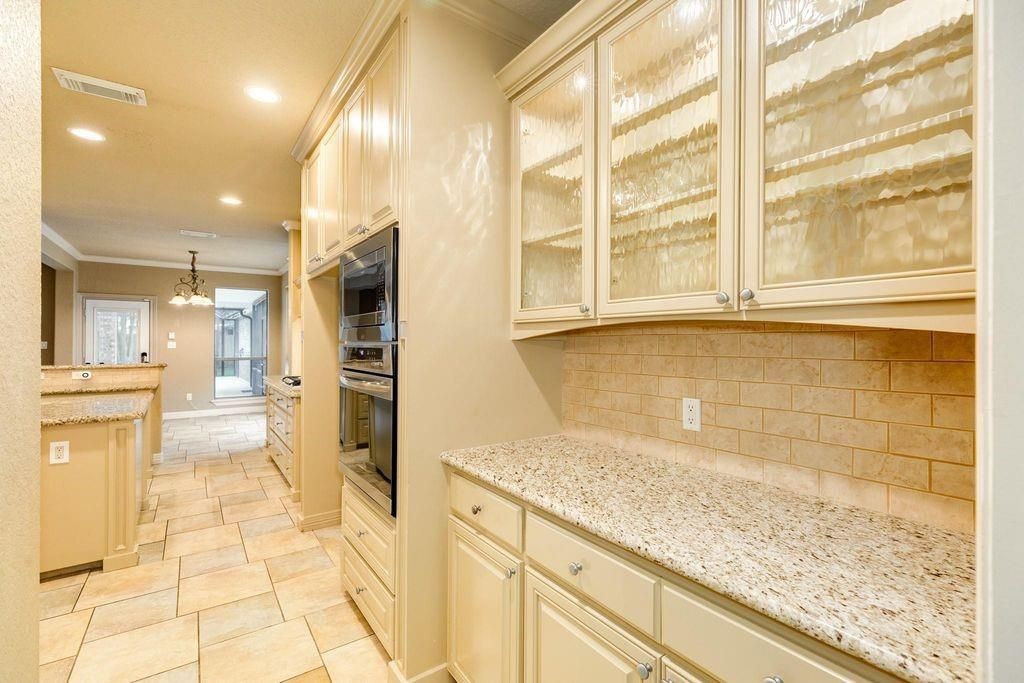Interior, Kitchen, Pendant Lights, Recessed Lighting, Stone Walls
