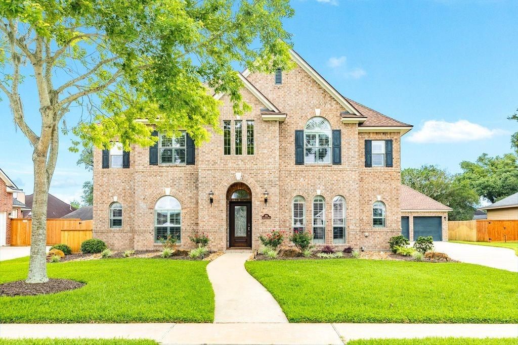 Exterior, Facade, Brick Facade, Brick Traditional