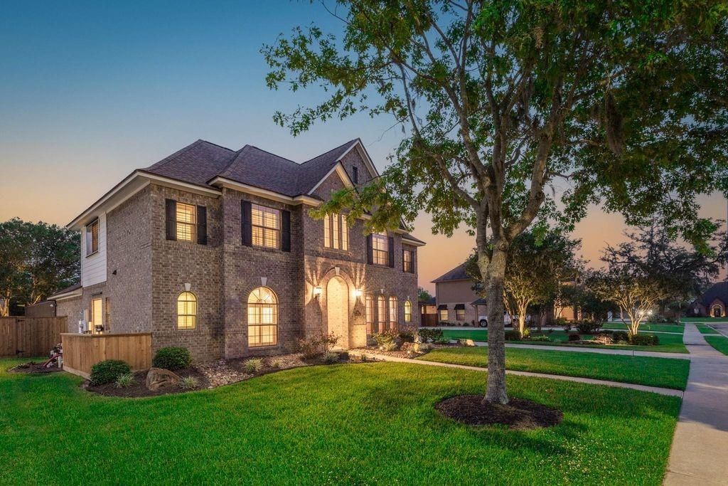 Backyard, Exterior, Facade, Brick Facade, French Provincial