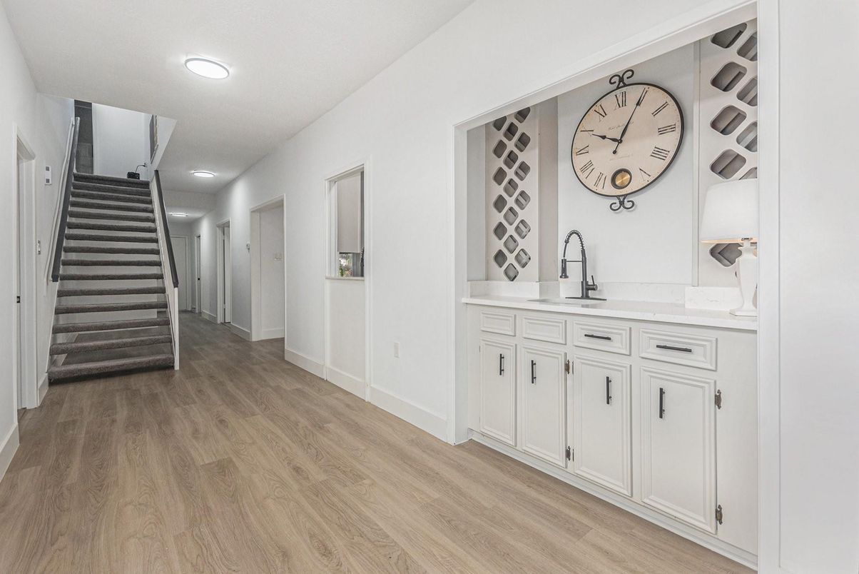 Interior, Recessed Lighting, Wood Texture Flooring