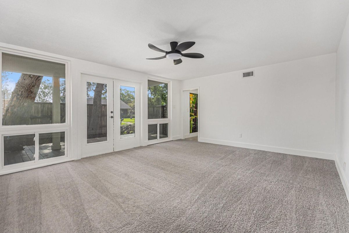 Empty room, Interior