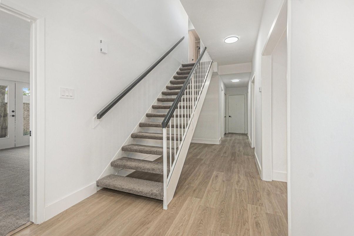 Interior, Recessed Lighting, Wood Texture Flooring