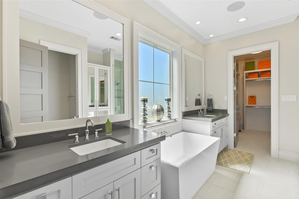Bathroom, Dual Sink Vanities, Interior, Recessed Lighting