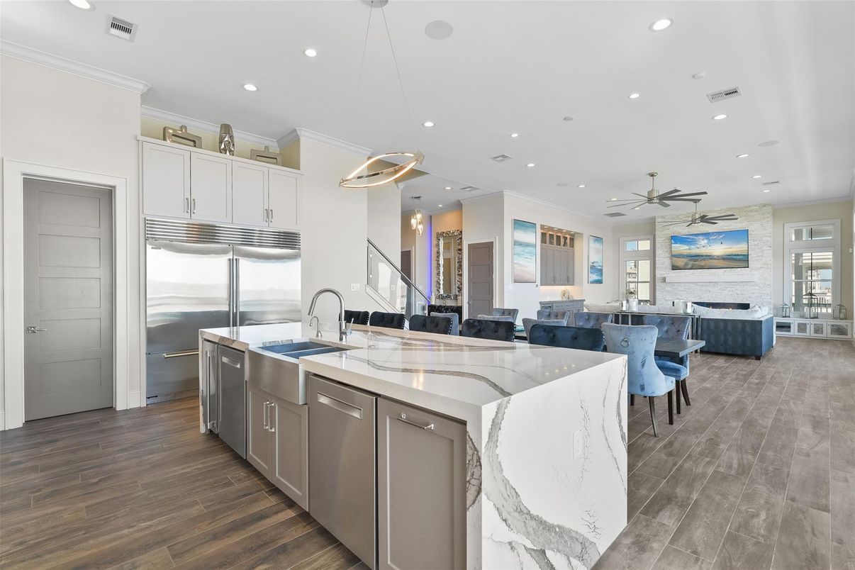 Dining room, Interior, Kitchen, Living room, Pendant Lights, Recessed Lighting, Stainless Steel Appliances, Wood Texture Flooring