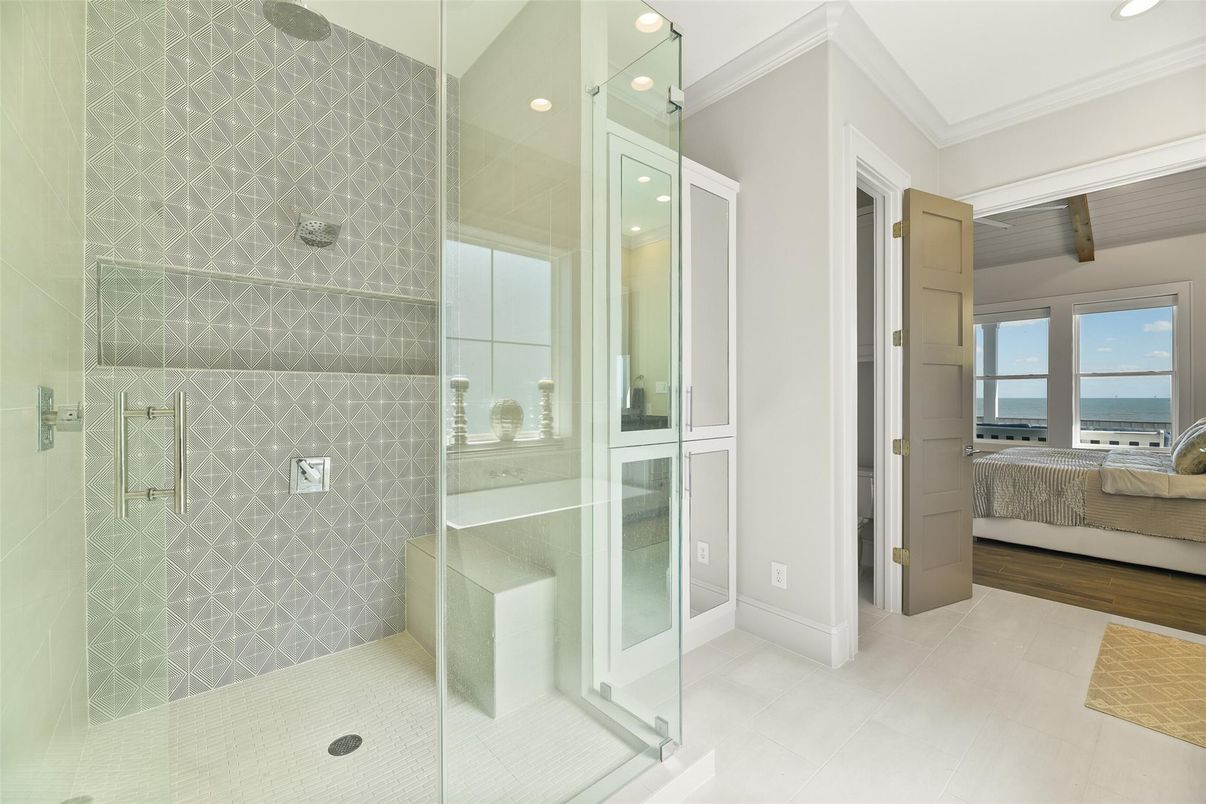 Bathroom, Bedroom, Glass Shower, Interior, Recessed Lighting, Water