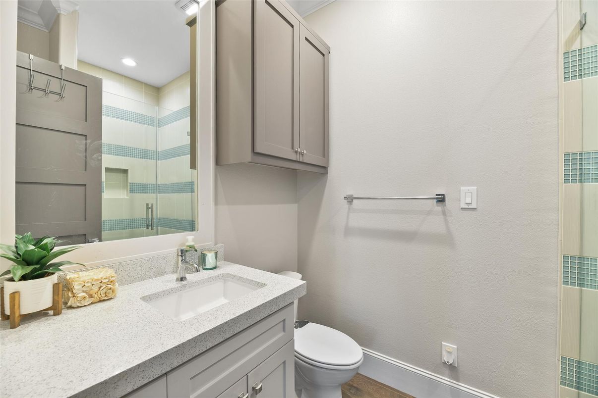 Bathroom, Interior, Recessed Lighting
