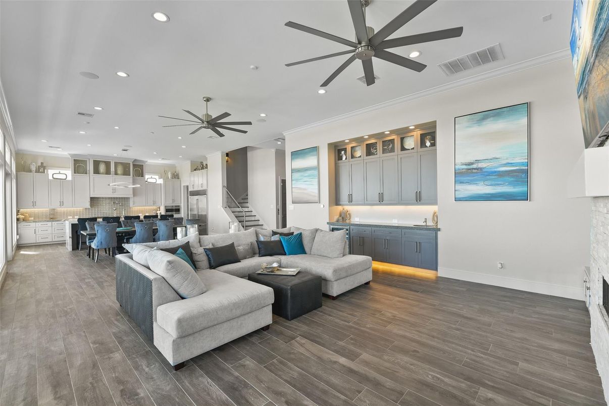 Dining room, Interior, Kitchen, Living room, Pendant Lights, Recessed Lighting, Wood Texture Flooring