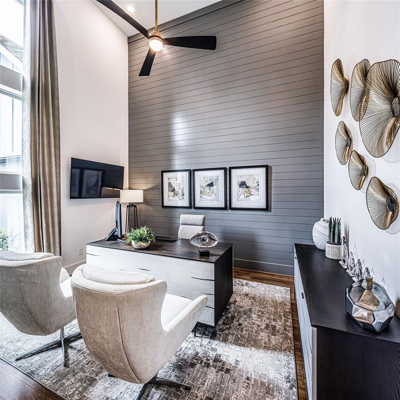 Home Office, Interior