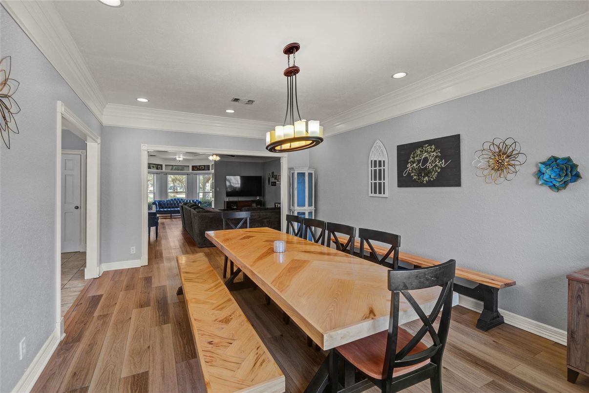 Dining room, Interior, Living room, Pendant Lights, Recessed Lighting, Wood Texture Flooring