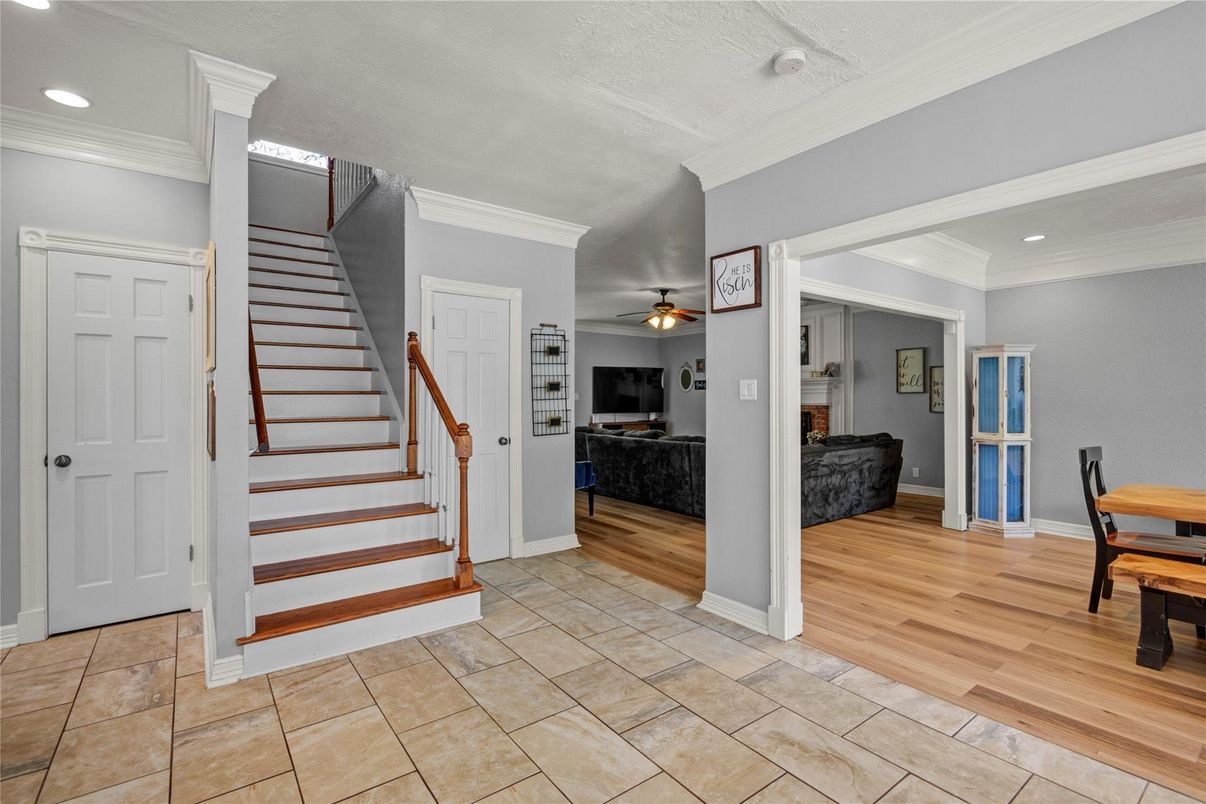 Interior, Recessed Lighting, Wood Texture Flooring