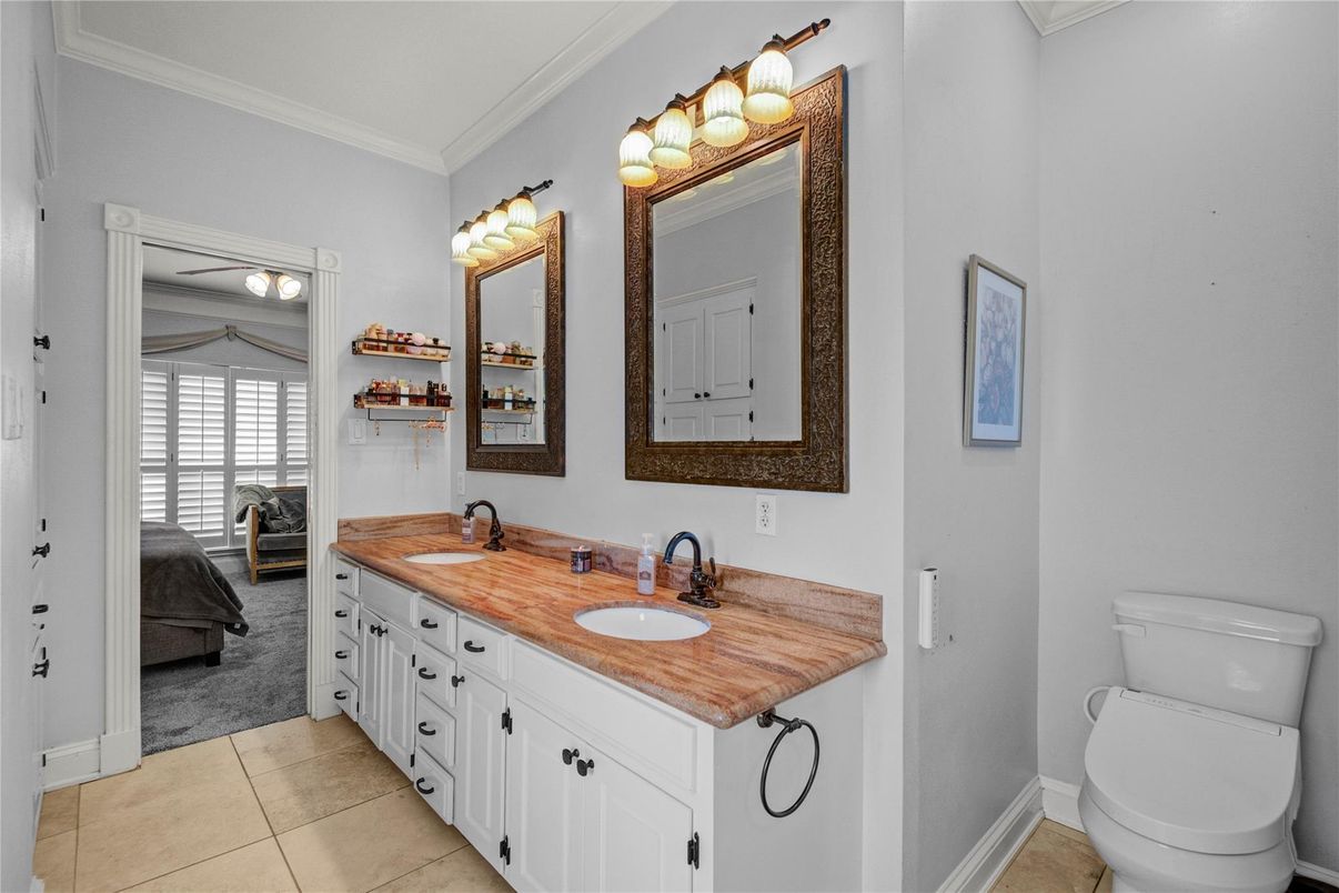 Bathroom, Dual Sink Vanities, Interior