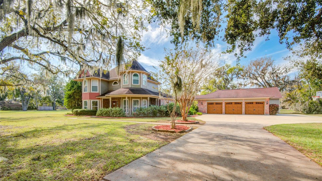 Attached, Backyard, Exterior, Facade, Brick Facade, Queen Anne Victorian