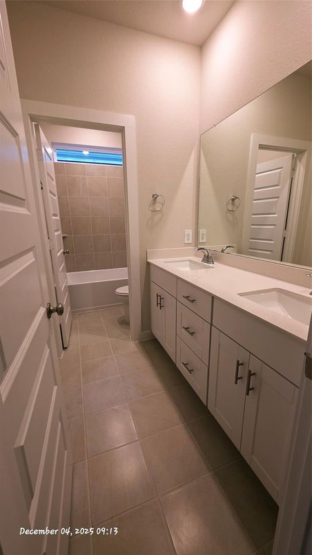 Bathroom, Dual Sink Vanities, Interior, Recessed Lighting