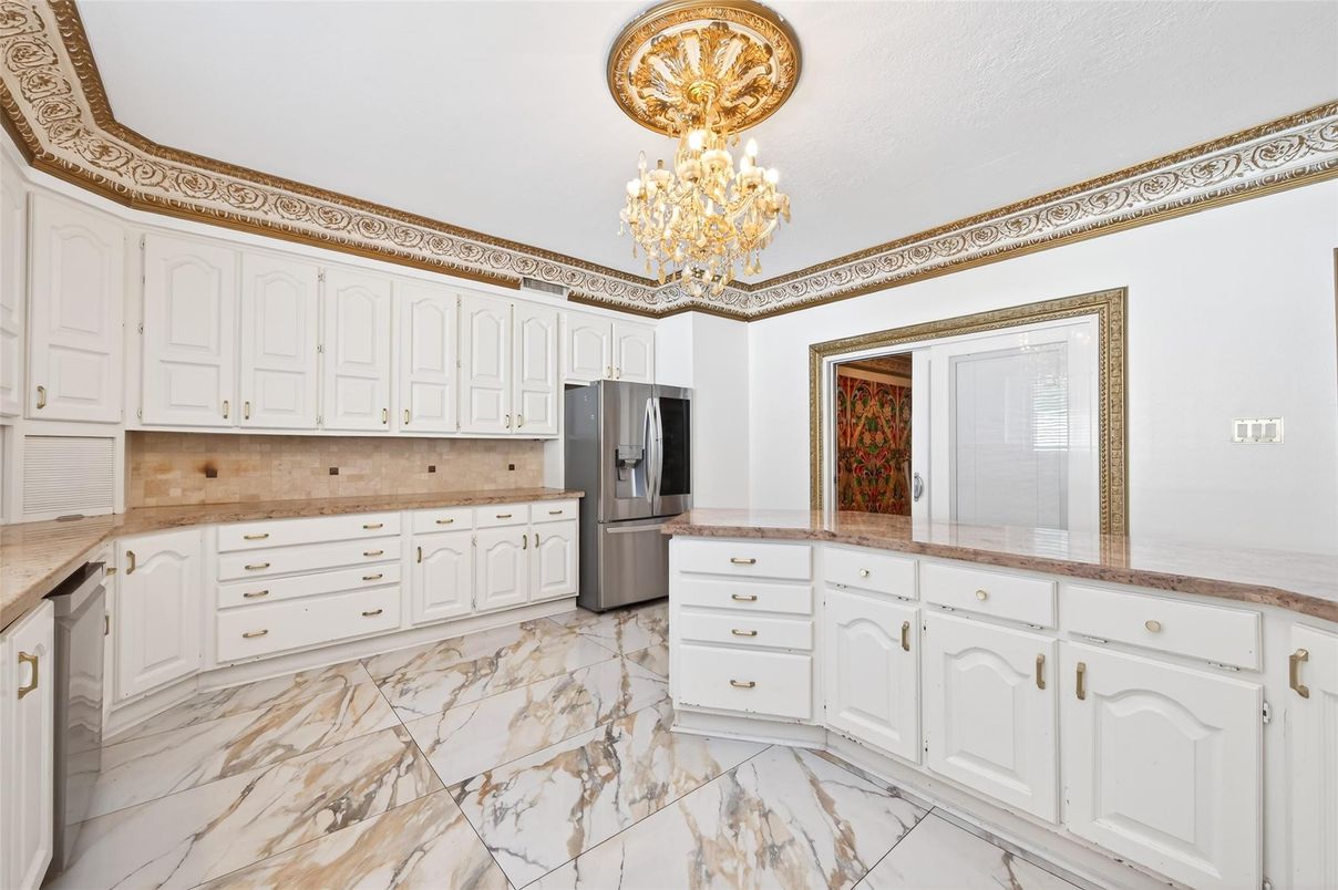 Chandelier, Interior, Kitchen, Marble
