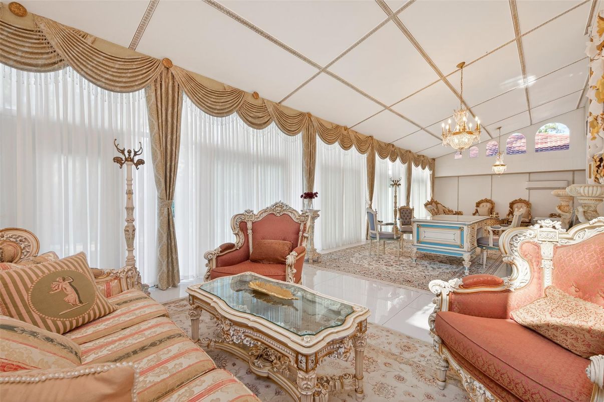 Chandelier, Interior, Living room