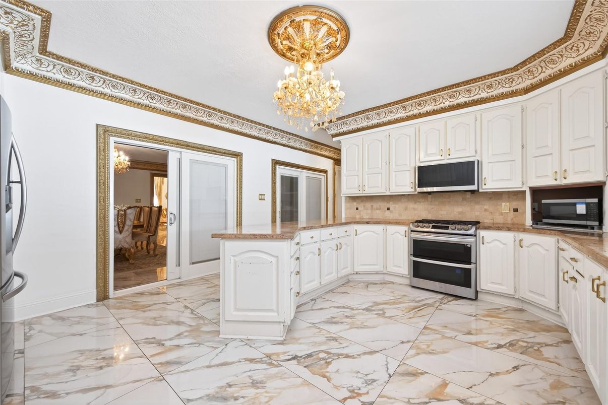 Chandelier, Interior, Kitchen, Marble