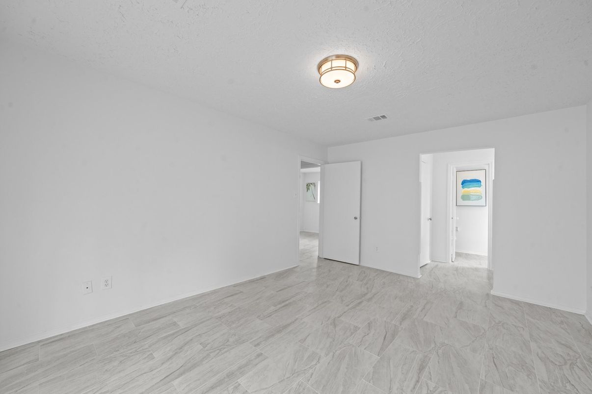 Empty room, Interior