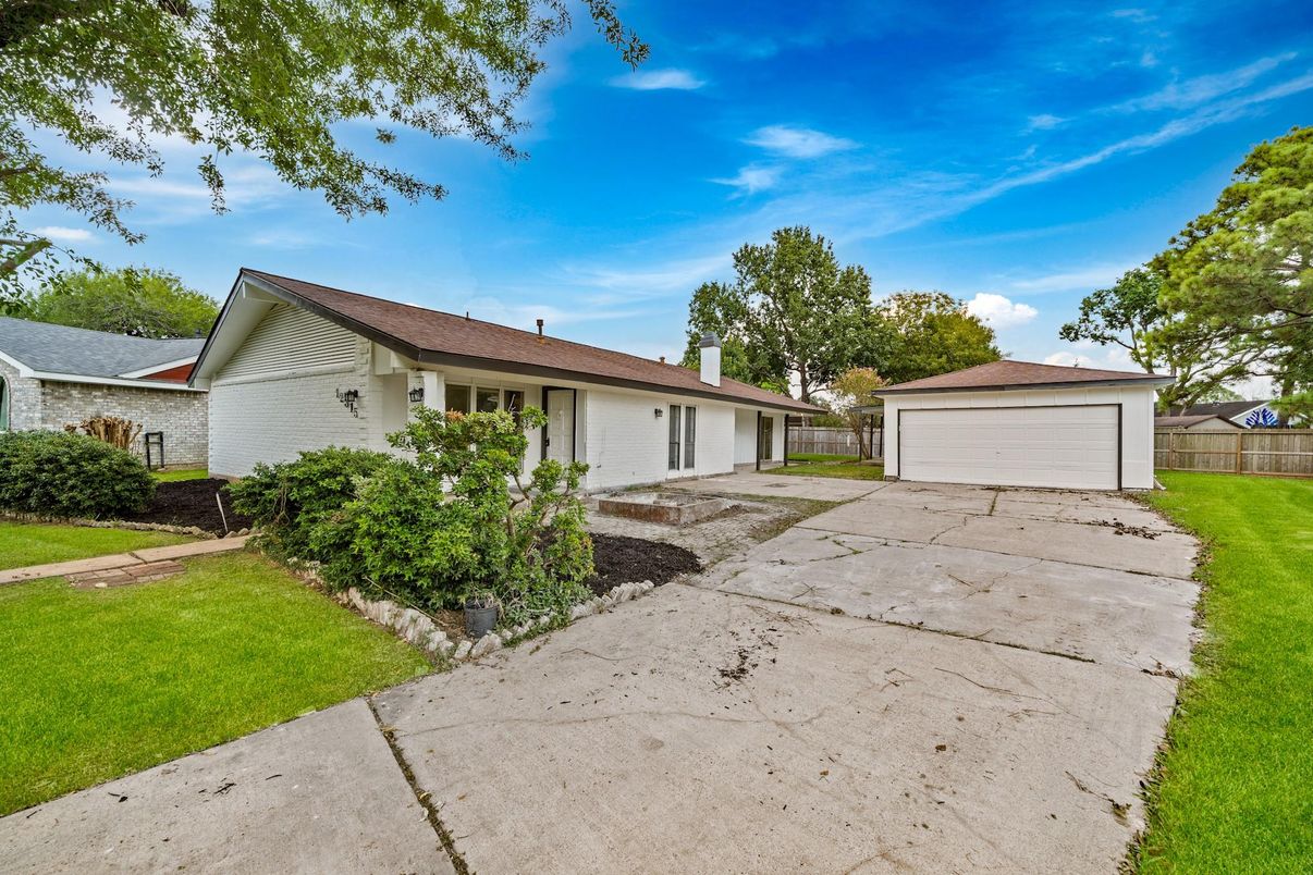 Backyard, Detached Garage, Exterior