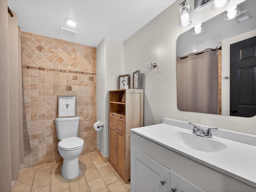 Bathroom, Interior, Recessed Lighting
