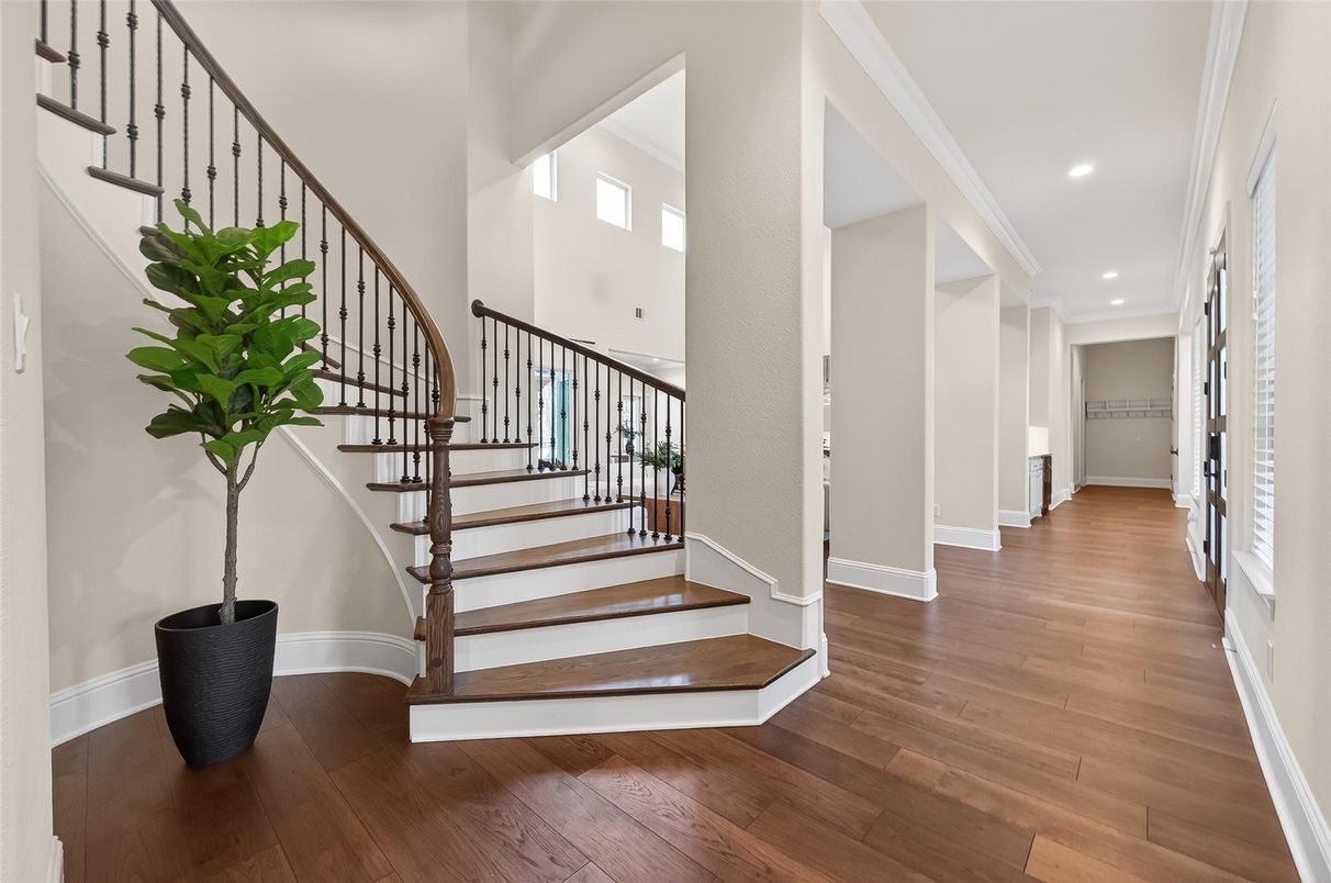 Interior, Recessed Lighting, Wood Texture Flooring