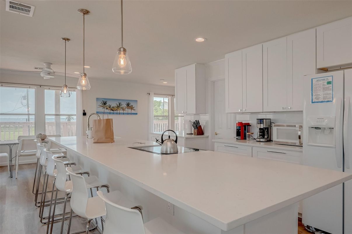 Dining room, Interior, Kitchen, Pendant Lights, Recessed Lighting, Wood Texture Flooring