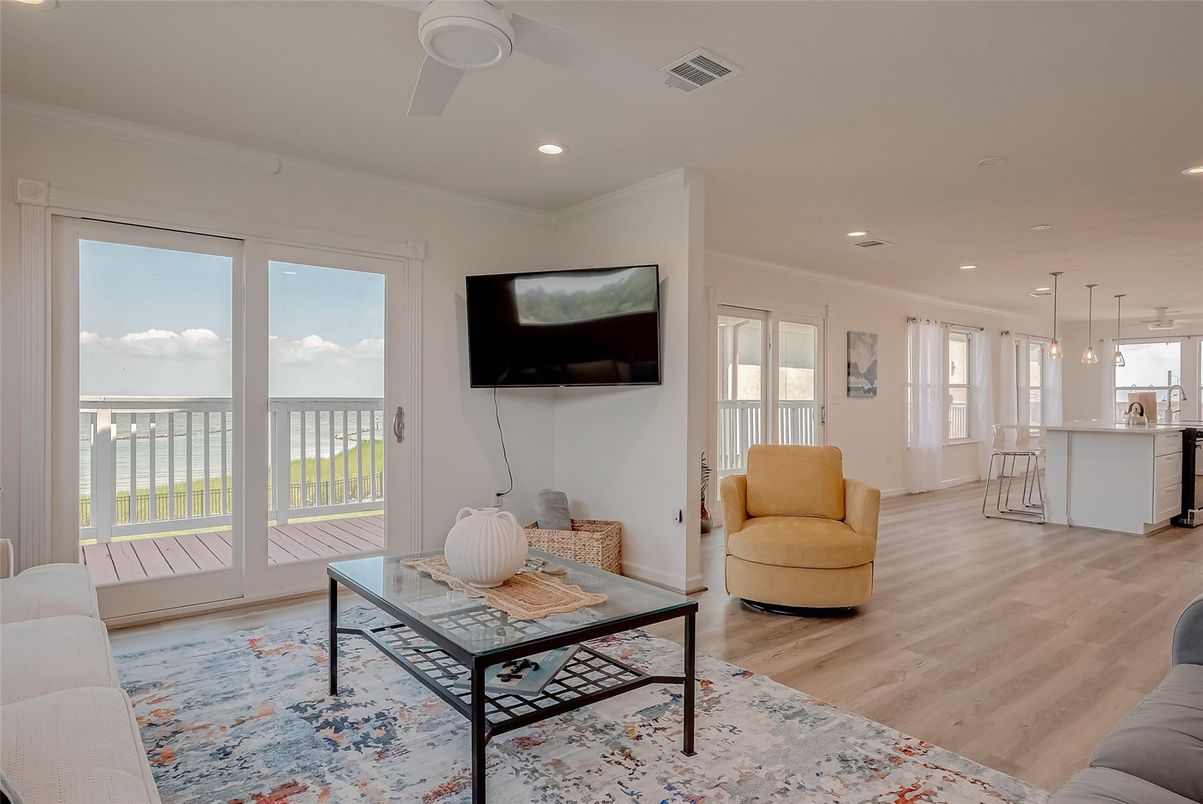 Interior, Kitchen, Living room, Pendant Lights, Recessed Lighting, Wood Texture Flooring